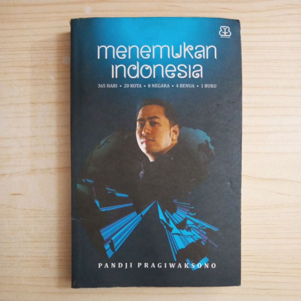 BUKU MENEMUKAN INDONESIA OLEH PANDJI PRAGIWAKSONO