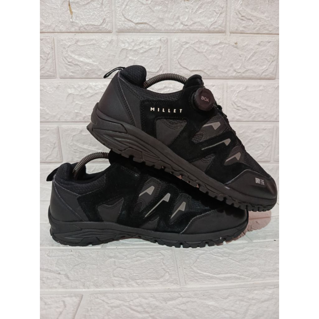 Sepatu Hiking Millet Cozy Walk Boa System Black size - 42,5