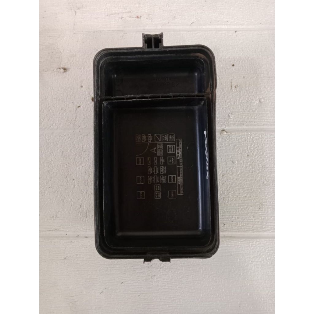 Tutup Box Sikring / Cover Fuse Box Toyota Corona Absolute ST191