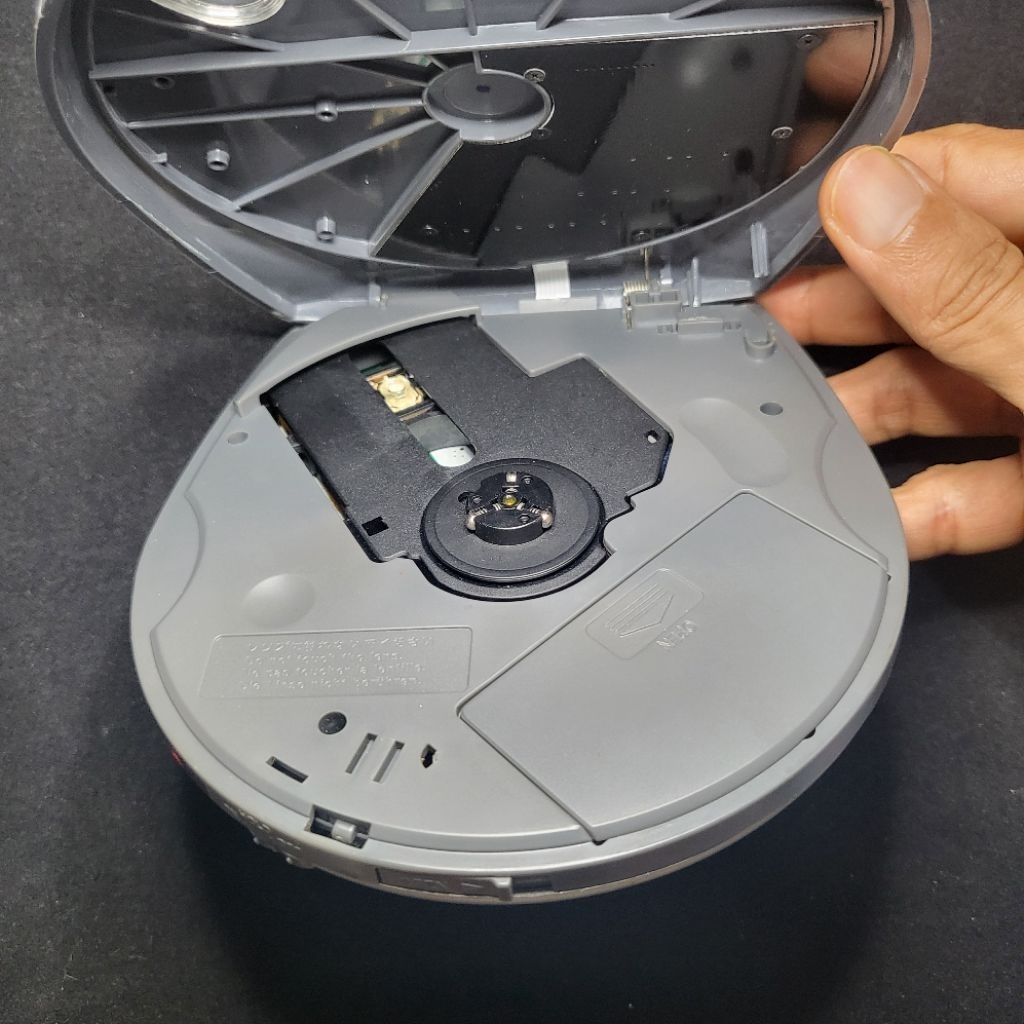 bahan/part/pajangan discman sanyo VCD X200