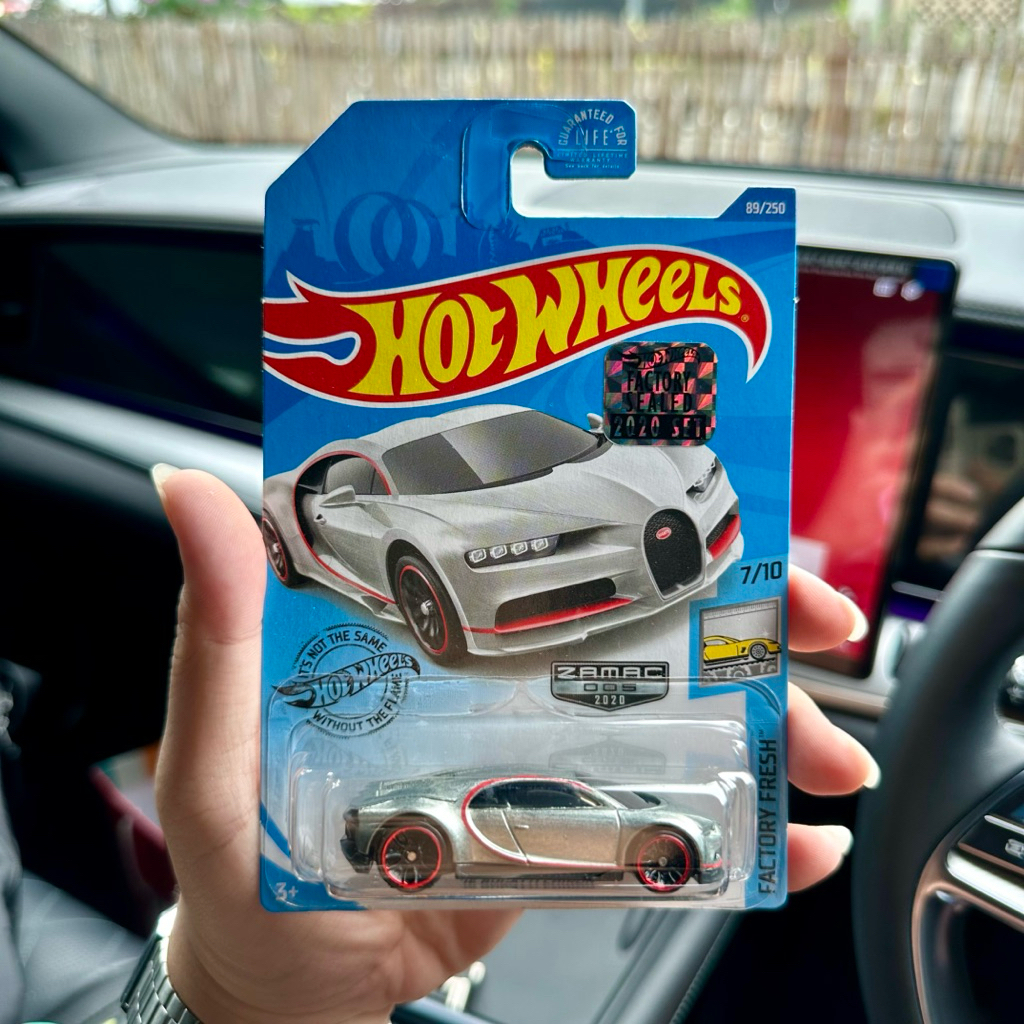 (Factory Sealed) Hot Wheels Bugatti Chiron Zamac Factory Sealed 2020