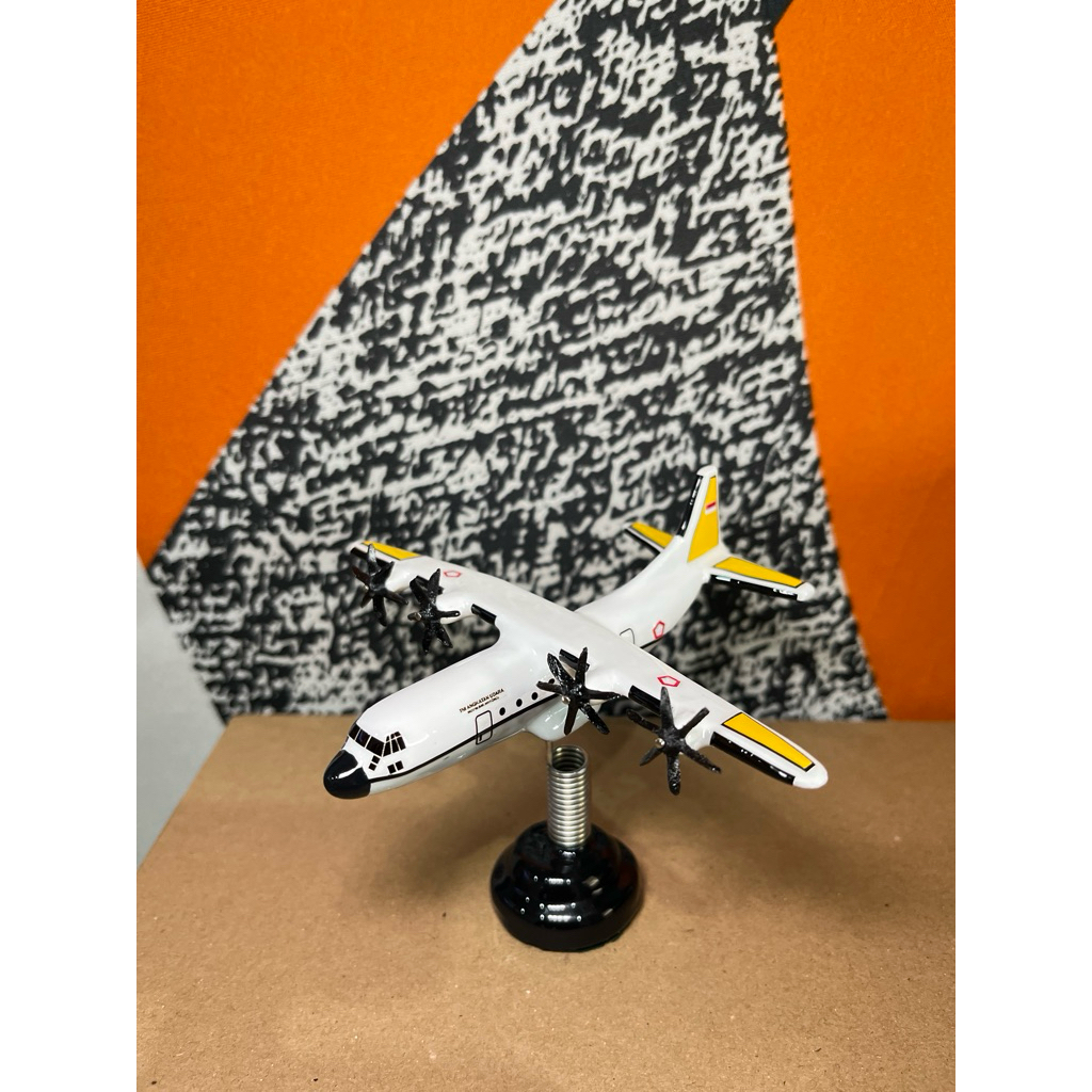 MINIATUR PESAWAT HERCULES C130