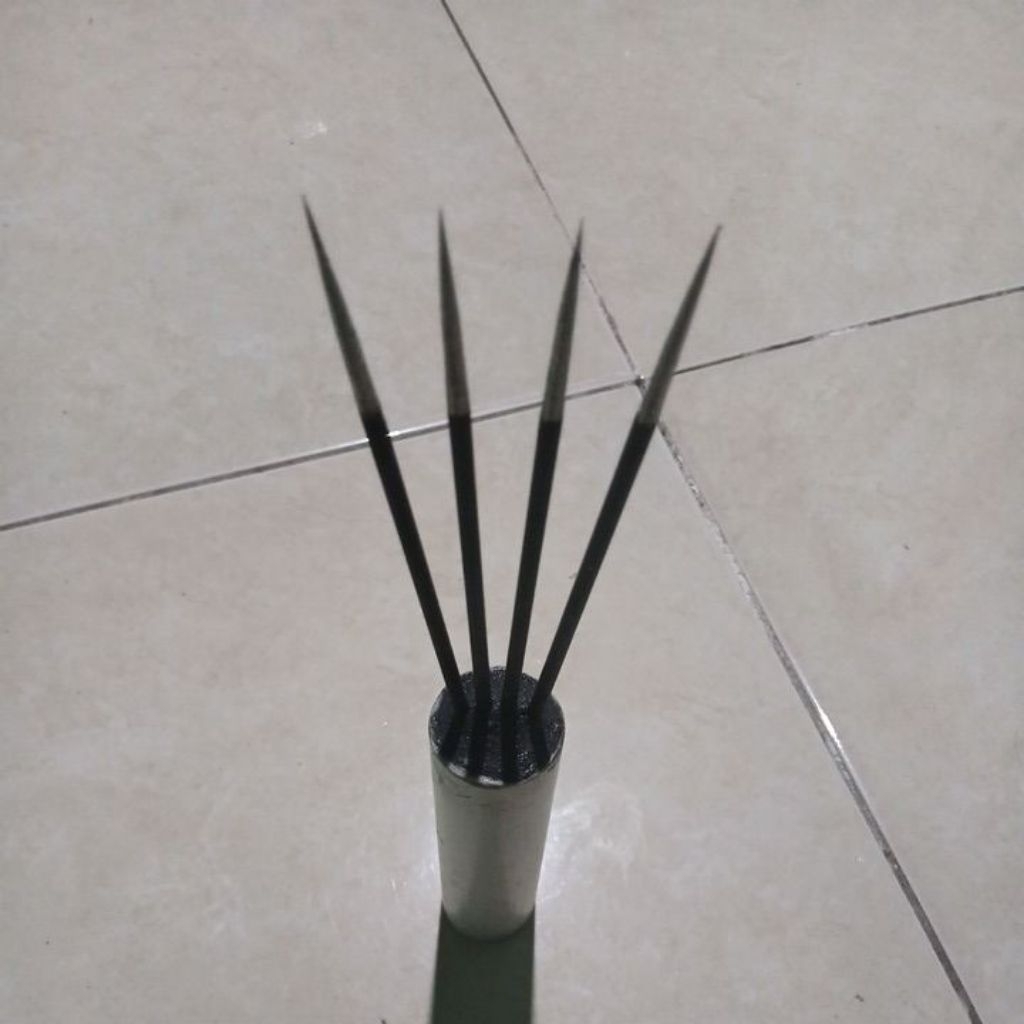 serampang baja 4 prong, anti bengkok, tebal 3,5mm.