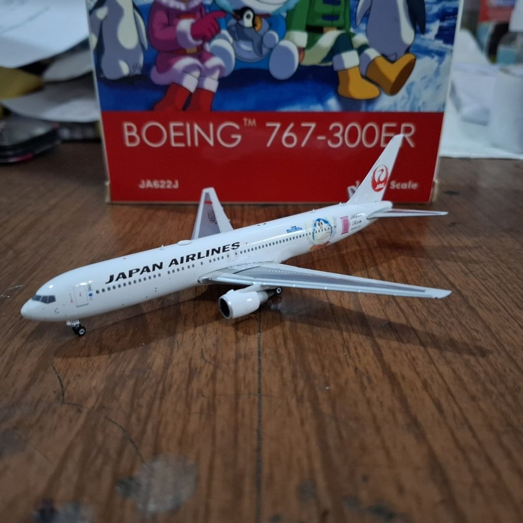 diecast pesawat Phoenix Models Boeing B767-300ER JAL Japan Airlines 1:400 Doraemon JA622J