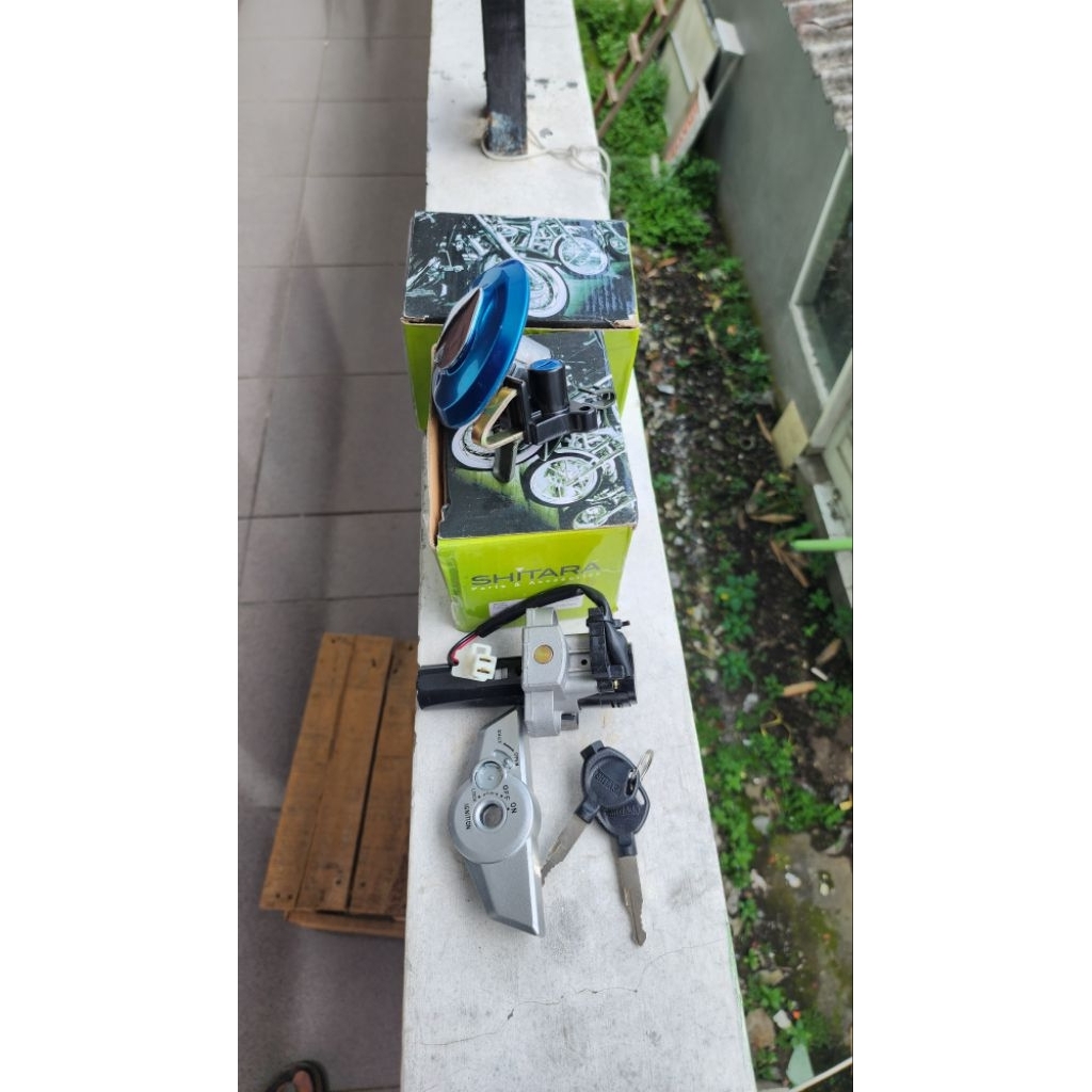 KUNCI KONTAK SET/ ASSY + TUTUP TANGKI MEGAPRO NEW MONO 2010/ 2011