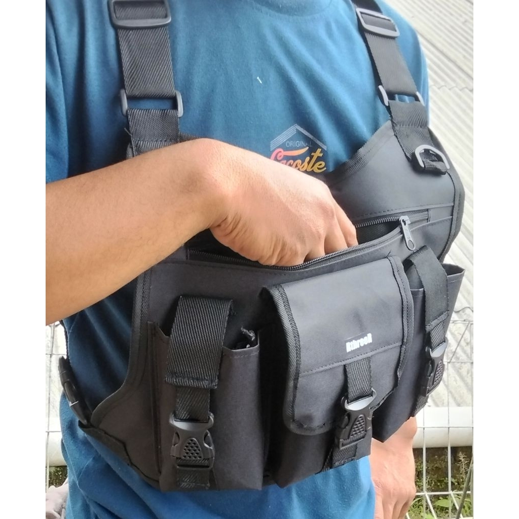 tas depan dada pria bermotor
