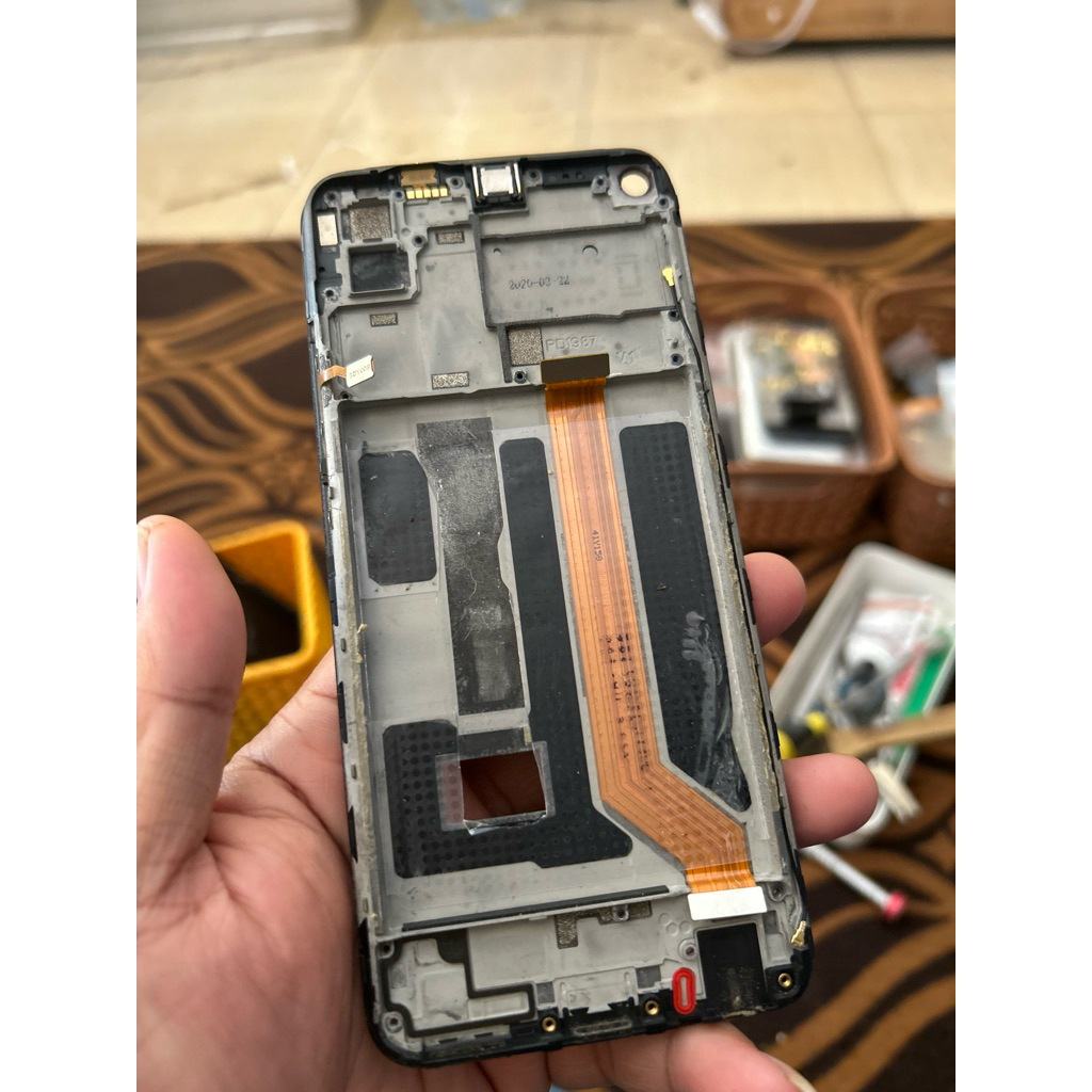 BAZEL / TATAKAN  LCD VIVO Y50 ORIGINAL COPOTAN