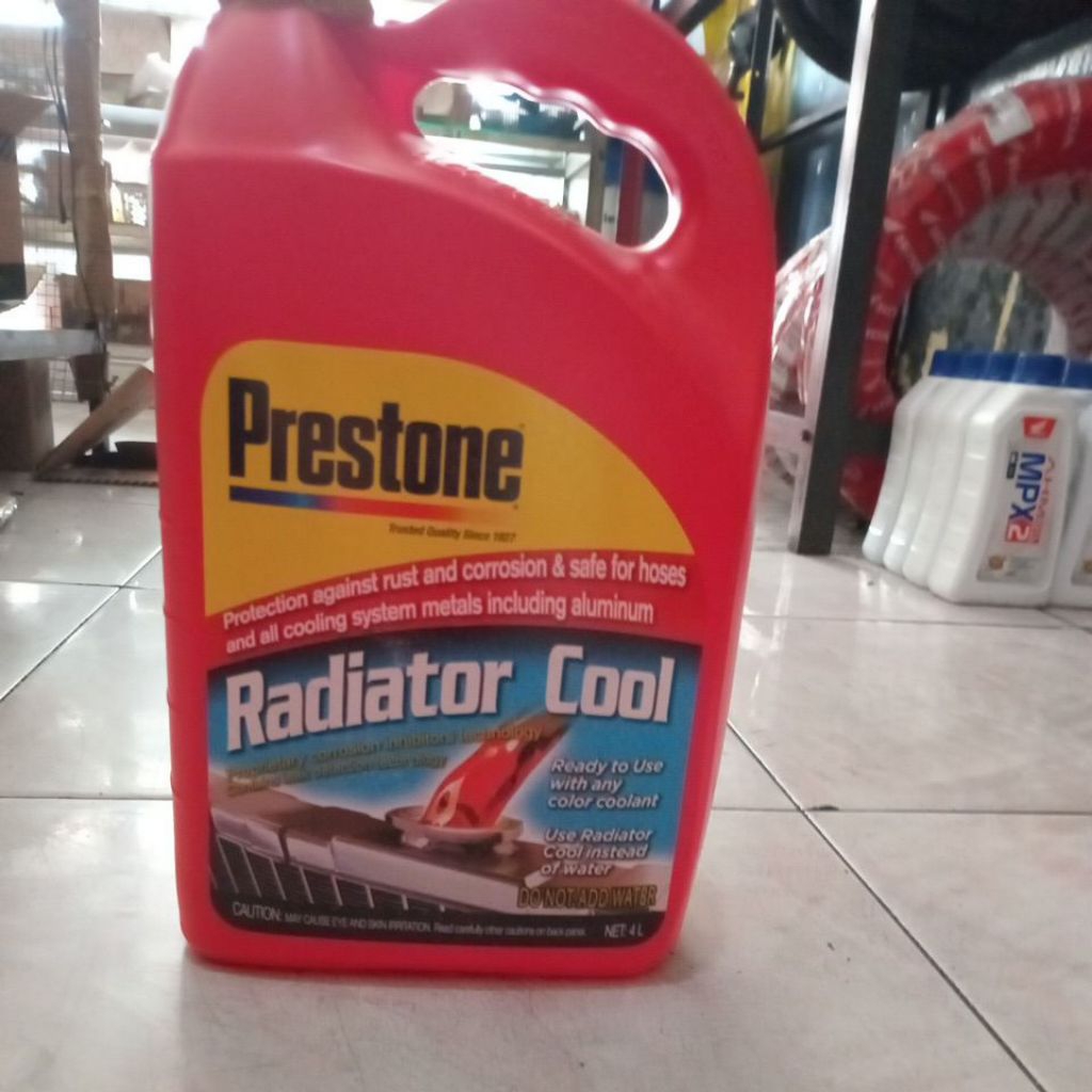 AIR RADIATOR COOLANT MOBIL/MOTOR MERK PRESTONE WARNA MERAH 100 % ASLI
