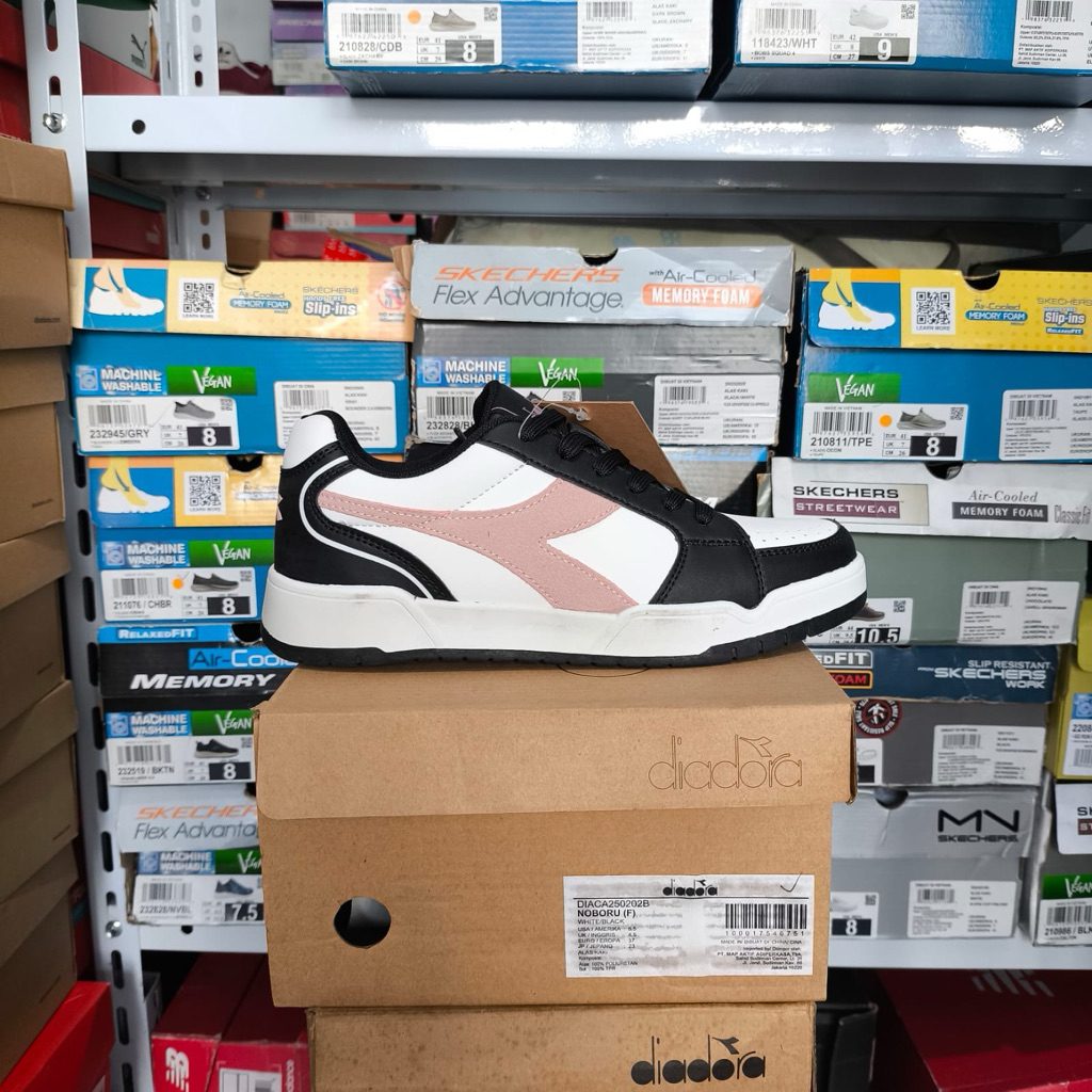 Sepatu Diadora Noboru "White/Black"