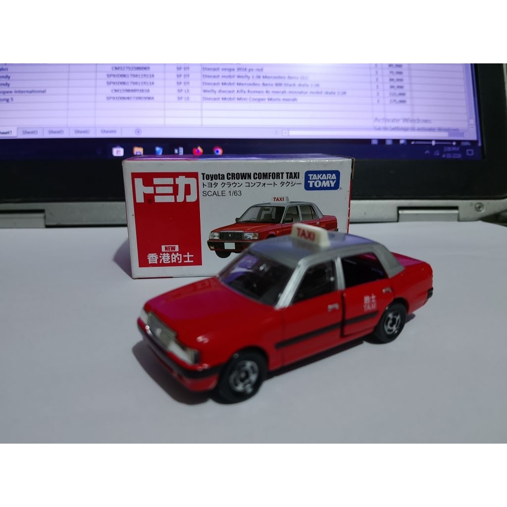 Tomica Toyota Crown Comfort TAXI merah Takara Tomy murah