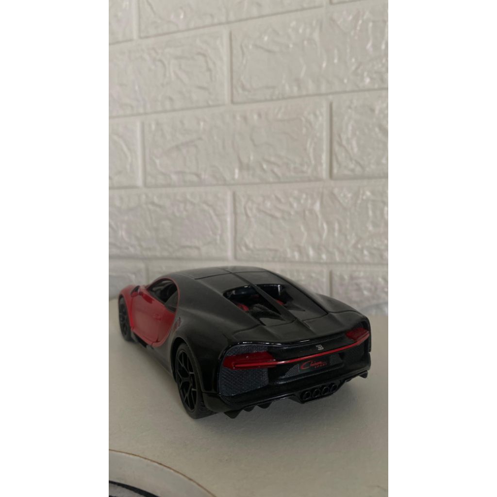 diecast buggati chiron skala 24