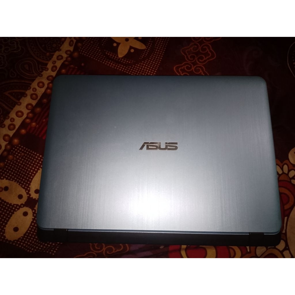 Laptop Asus a407m
