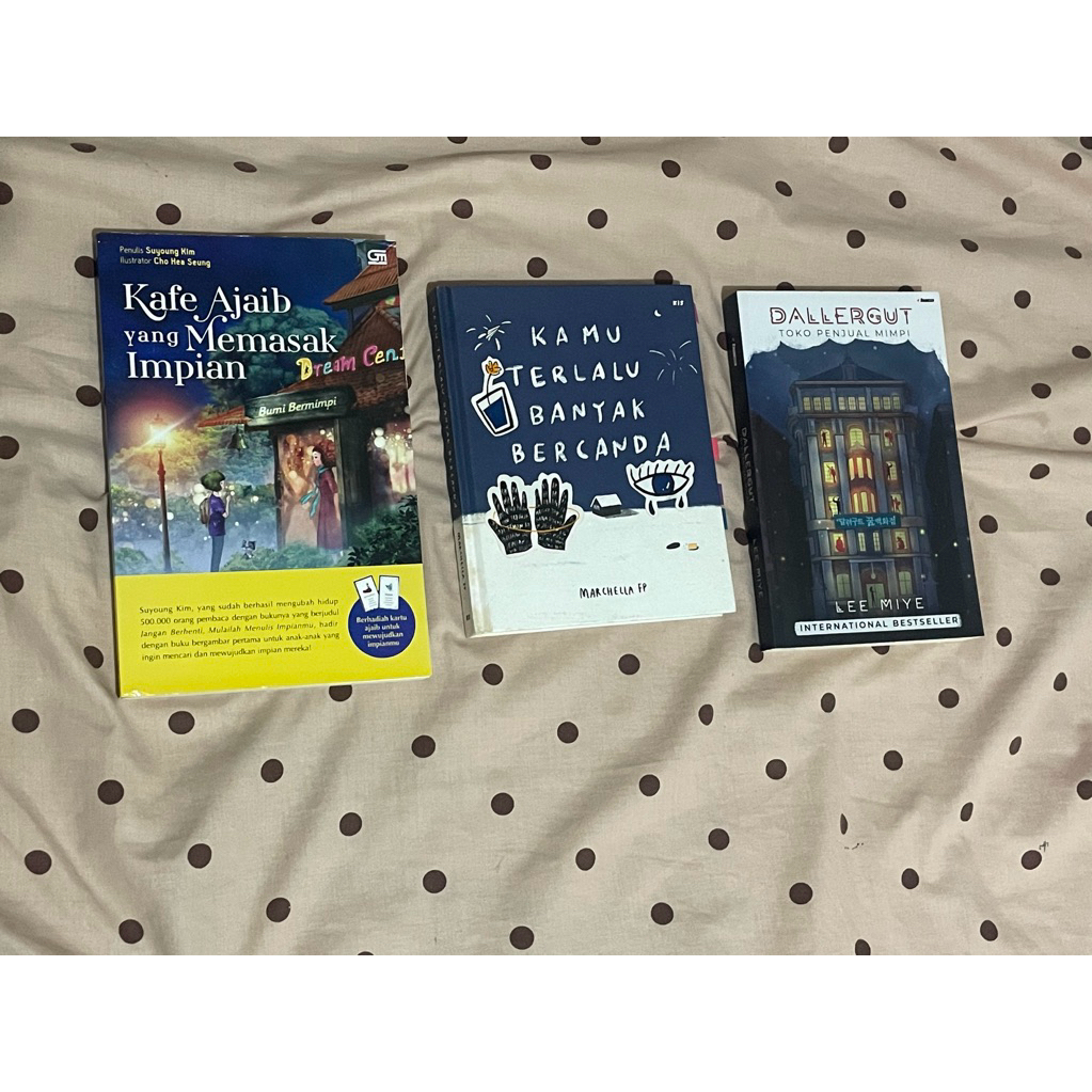NOVEL PRELOVED BUNDLE kafe ajaib yang memasak impian, kamu terlalu banyak bercanda, dan dallergut