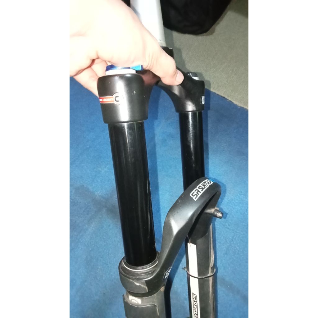Fork Air Suspension. Fork SR Suntour Raidon