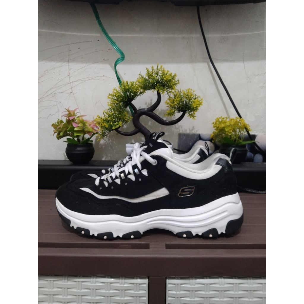 Size 38 • Sepatu Skechers i-conilk Hitam Putih