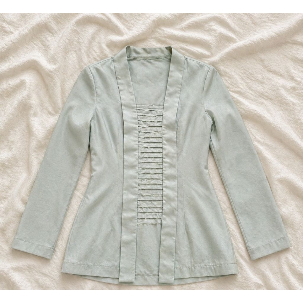 kebaya  kutubaru modern hijau sage silk shimmer