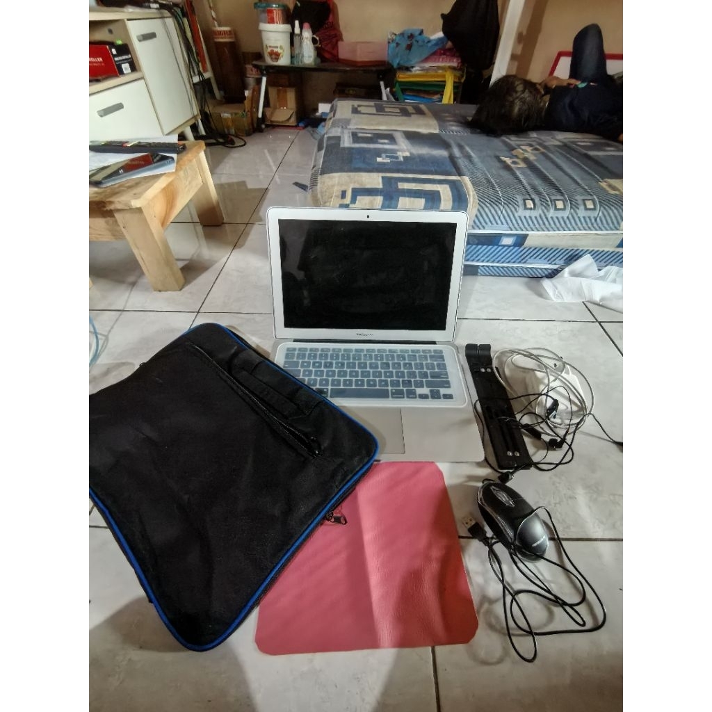 Macbook Air 2017 Good Condision