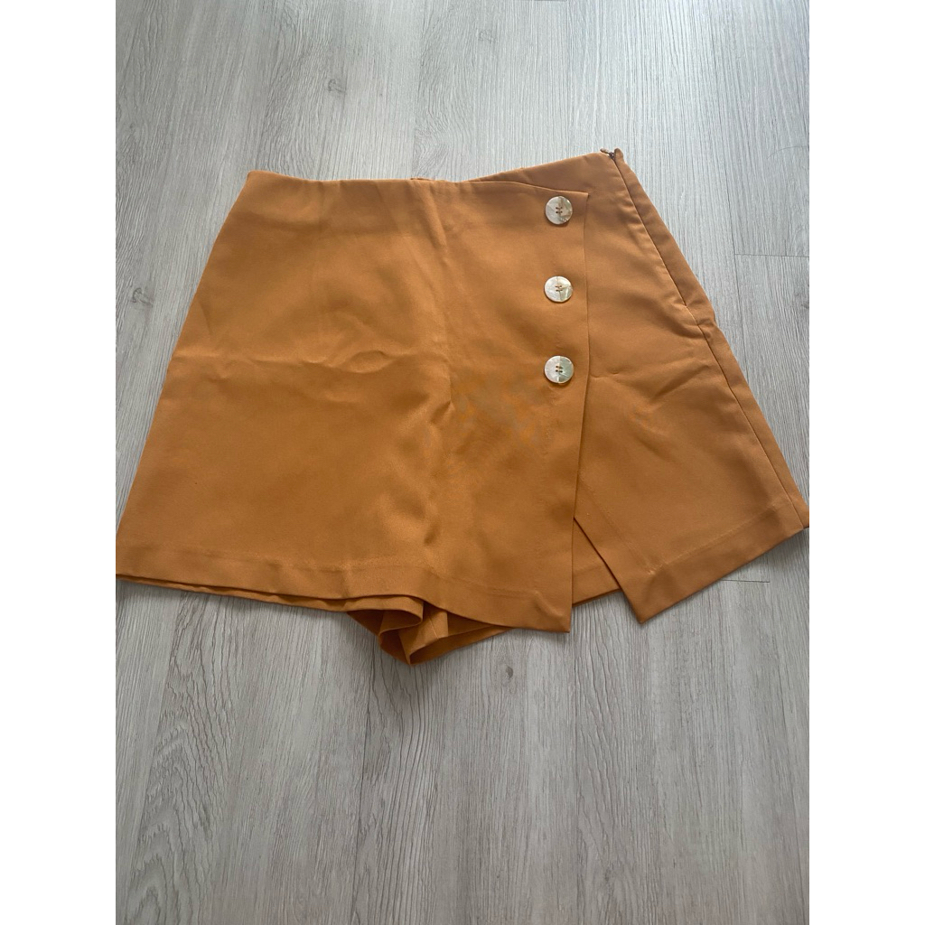 [PRELOVED] Pomelo Short Pants | Celana Pendek Wanita