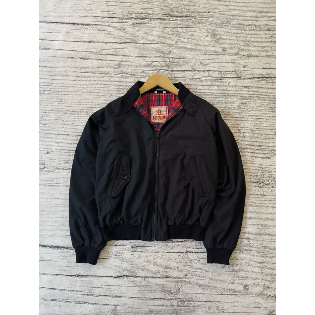 Baracuta hitam pekat G9