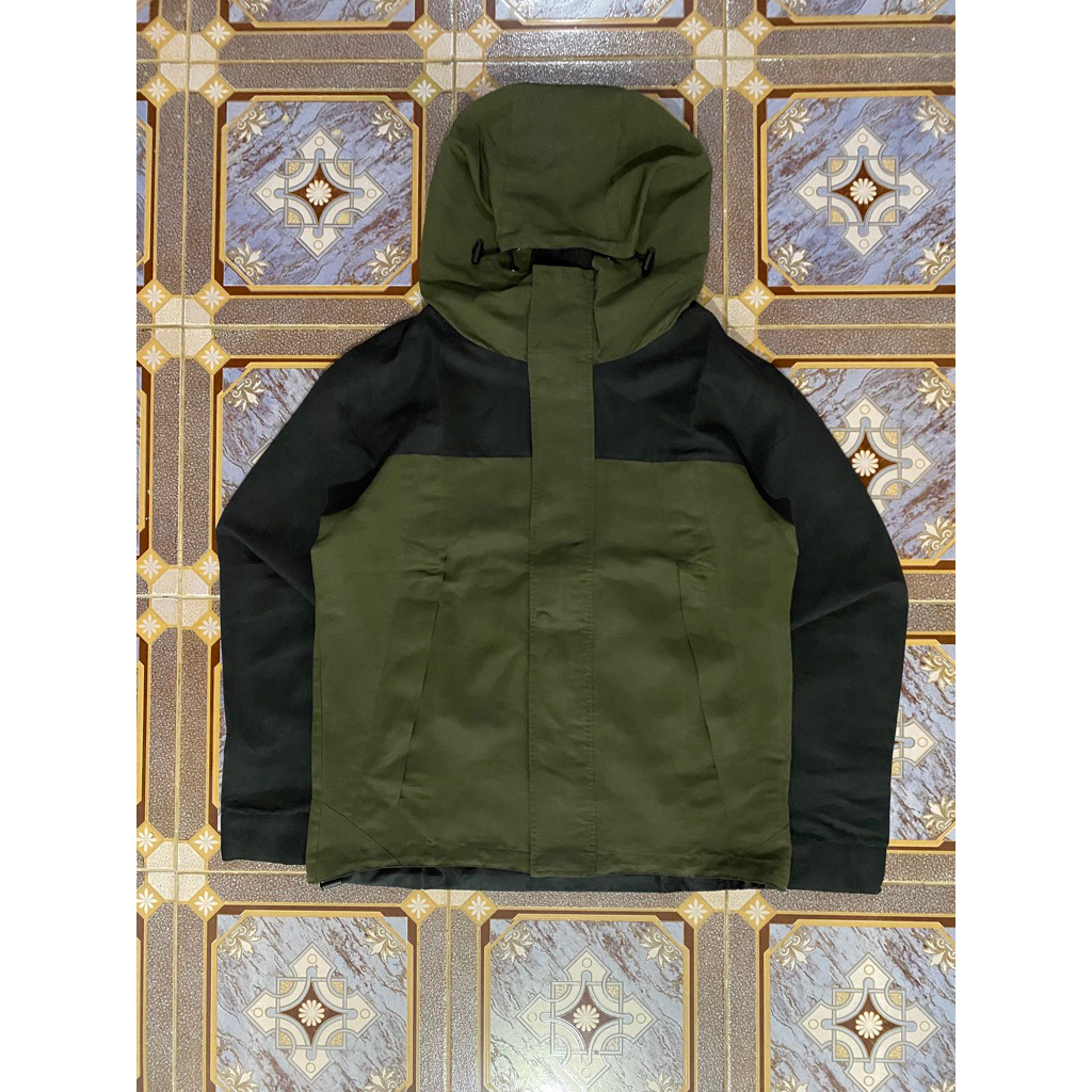 UNKNOWN TWO TONE OUTDOOR GORPCORE JACKET NOT TNF