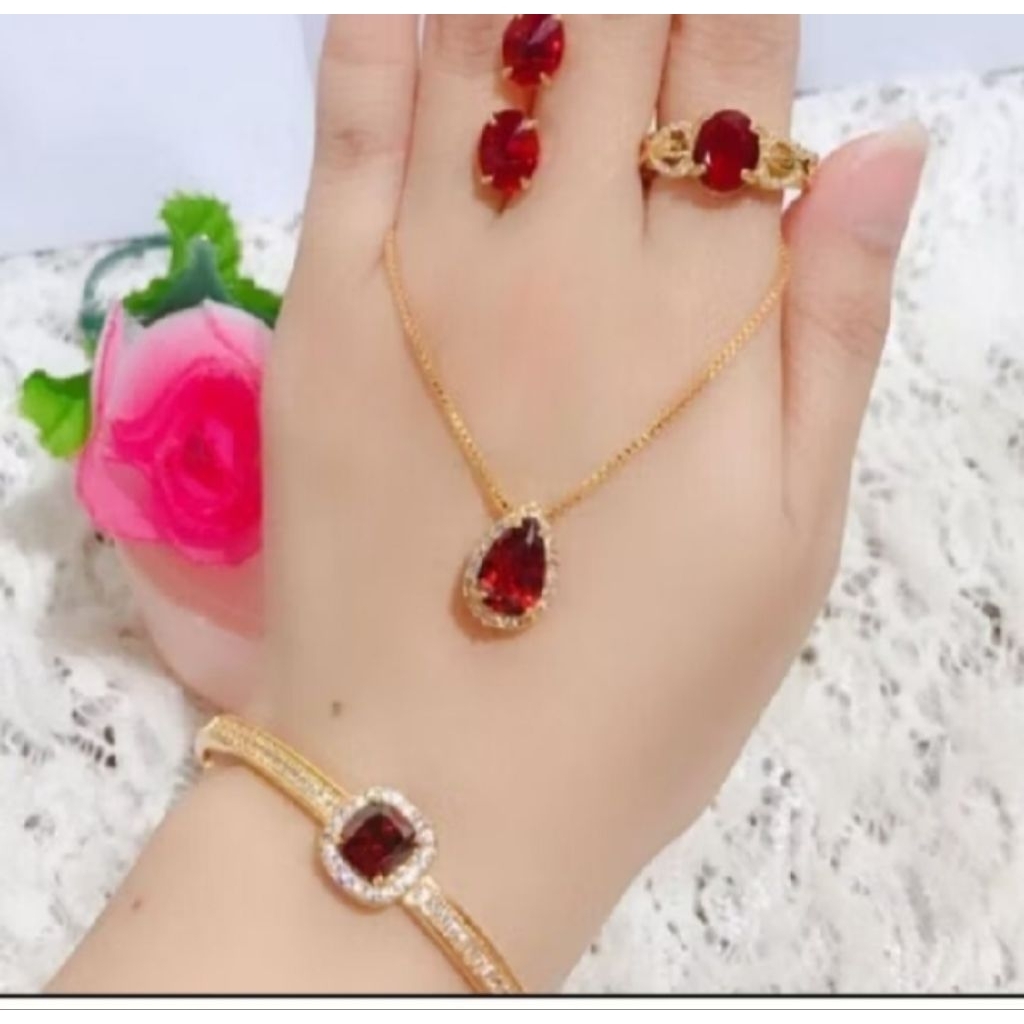 set perhiasan titanium pertama merah