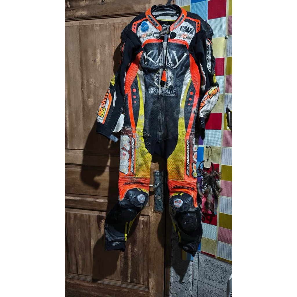 wearpack balap ahrs dan sepatu