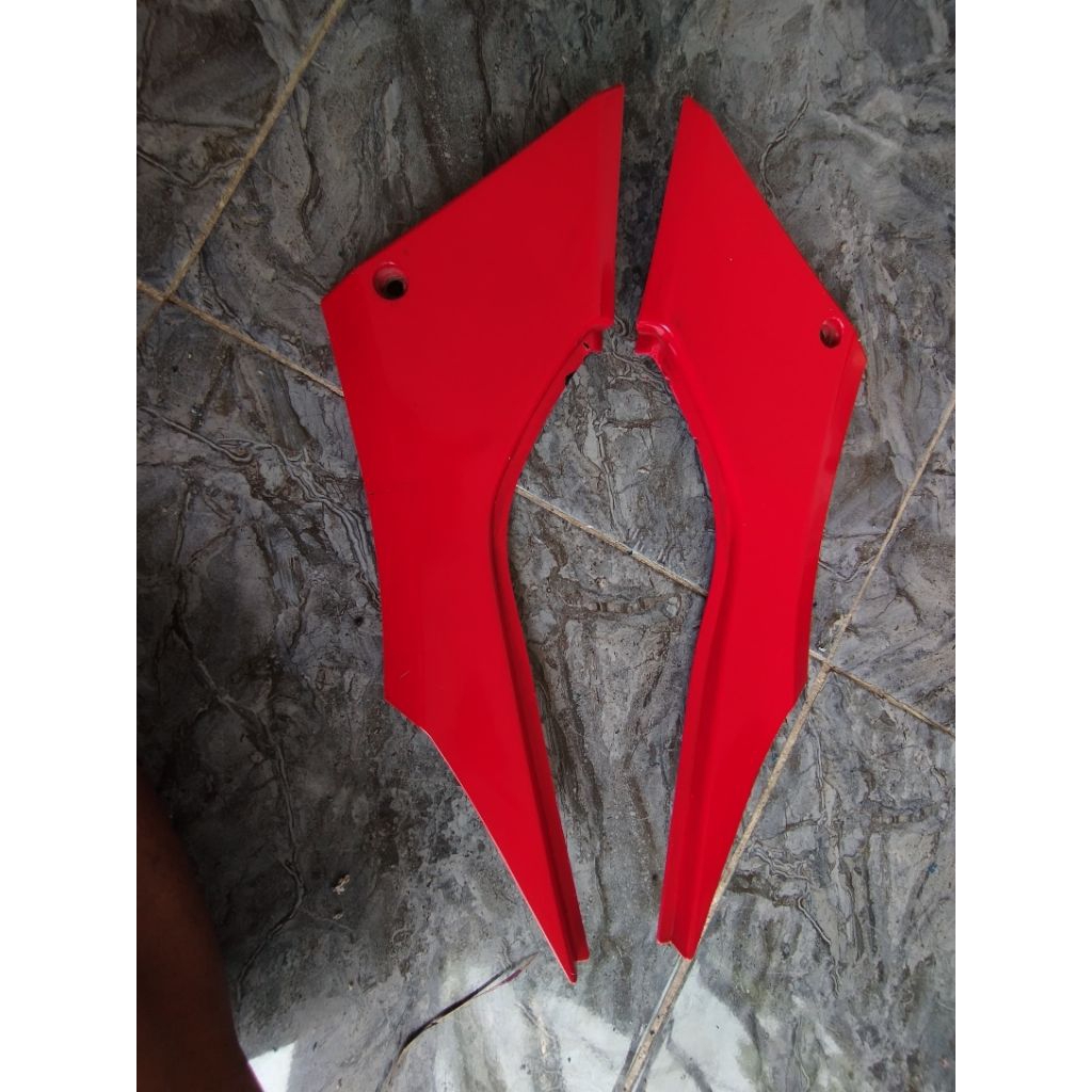 Cover Aki Ninja 250 FI ORI Second Copotan Motor Sepasang Cover Aki Ninja 250 FI ORI Seken Copotan Mo