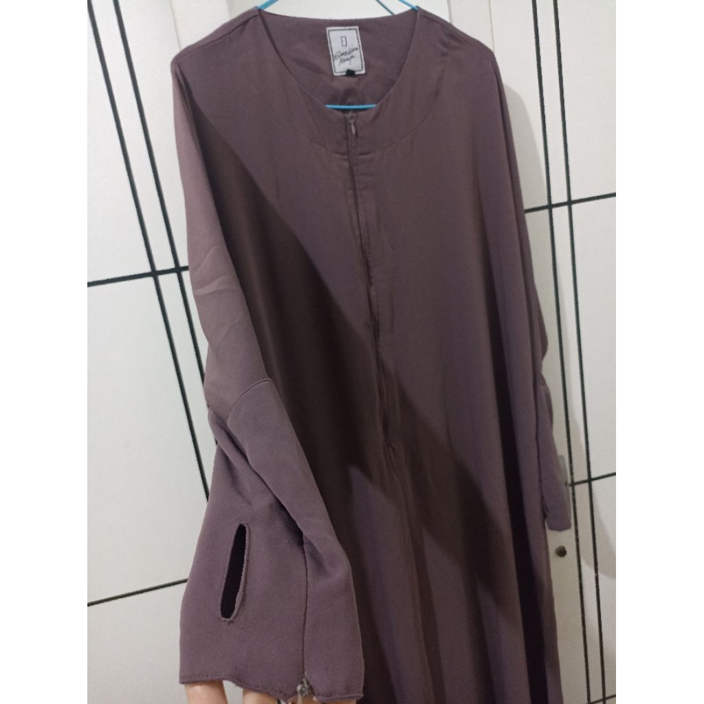 Preloved Pop Abaya by Elmadina Size Xs