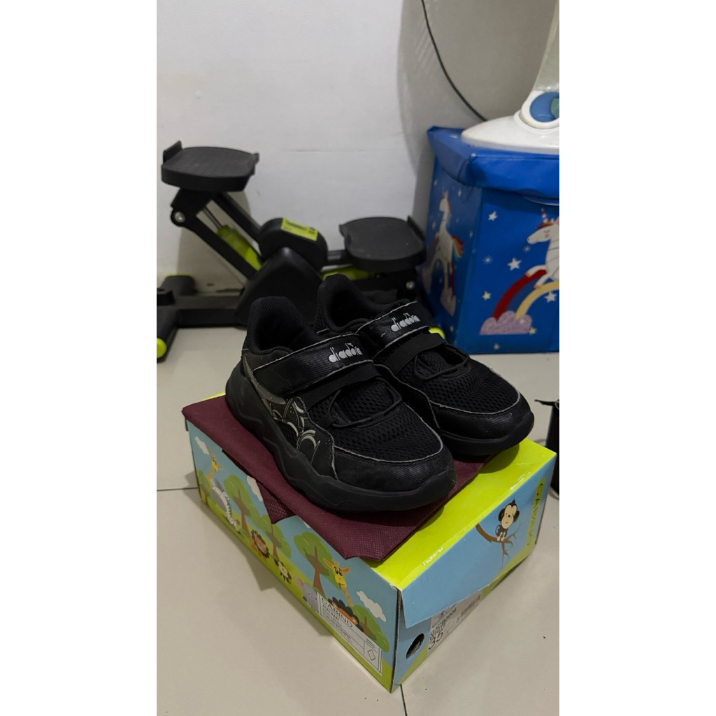 preloved diadora full black