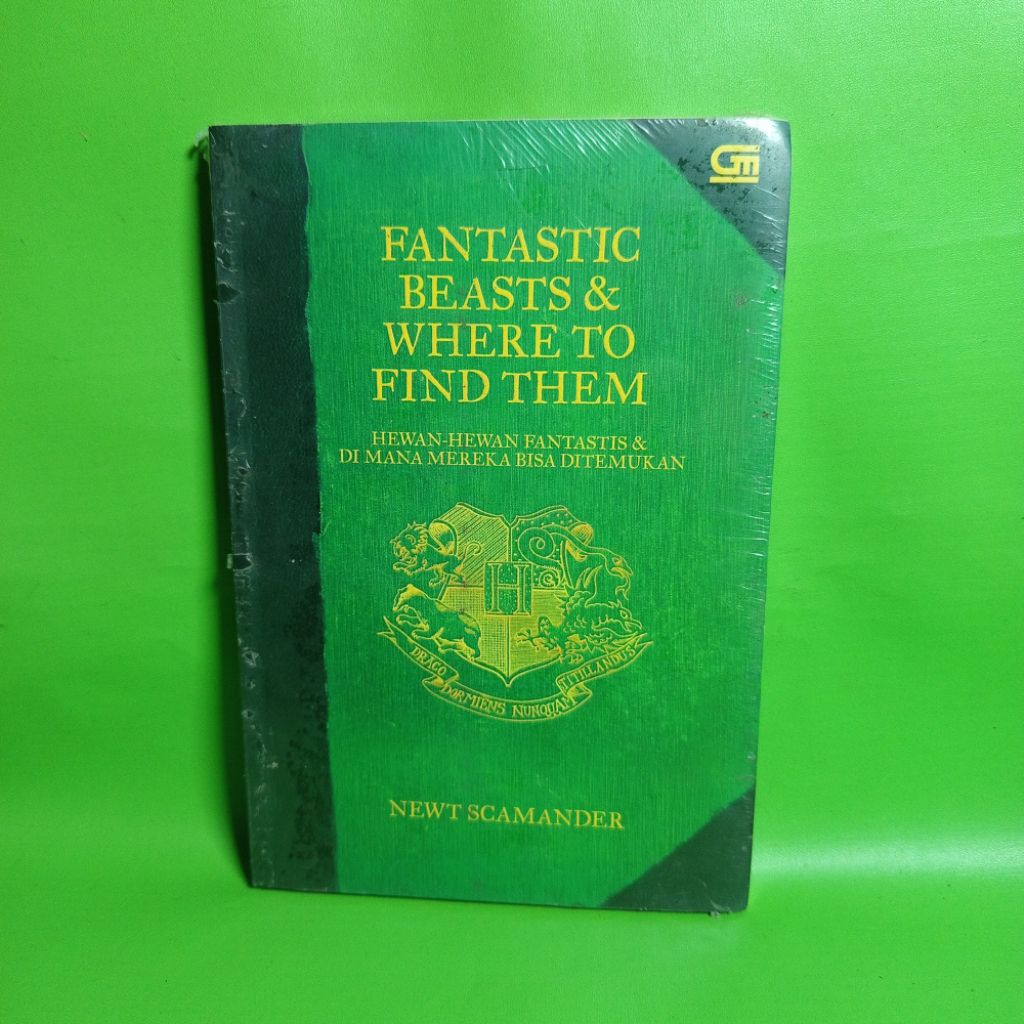 ORIGINAL Buku Fantastic Beasts & Where to Find Them - Newt Scamander
