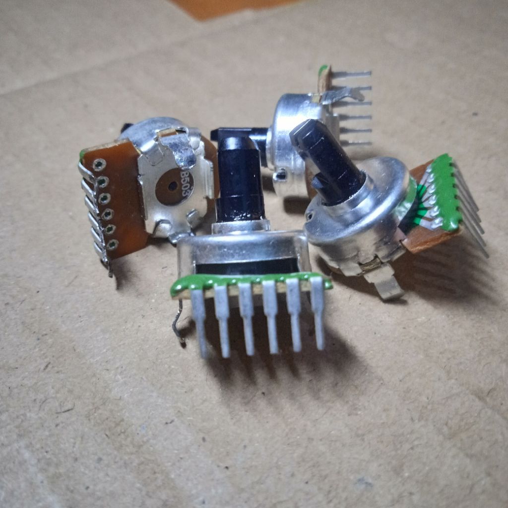 Potensio POLYTRON B503 6 Pin kaki tekuk As Pendek