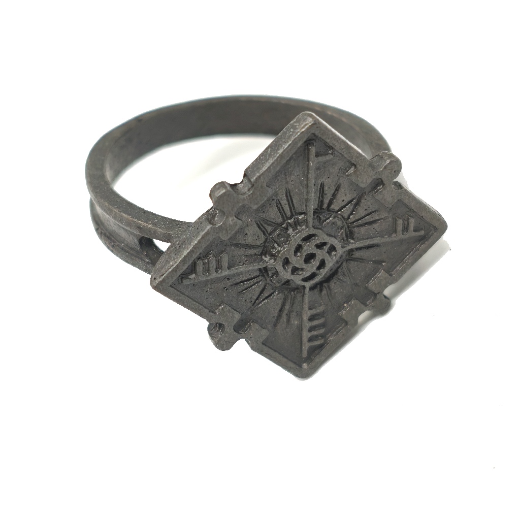 Cincin besi dishonored imperial signet ring