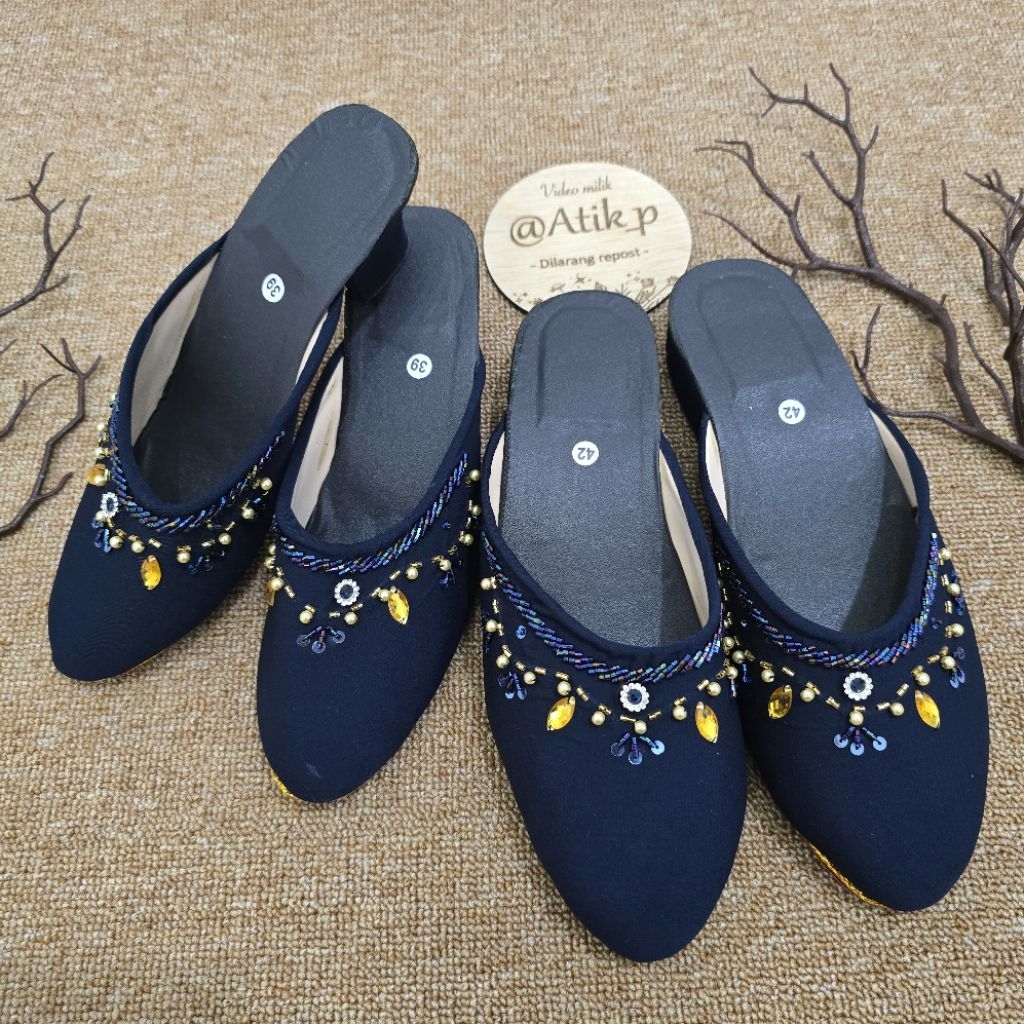 (harga satuan) wedding shoes sendal selop Jawa sandal pengantin biru navy payet Simple pria dan wani