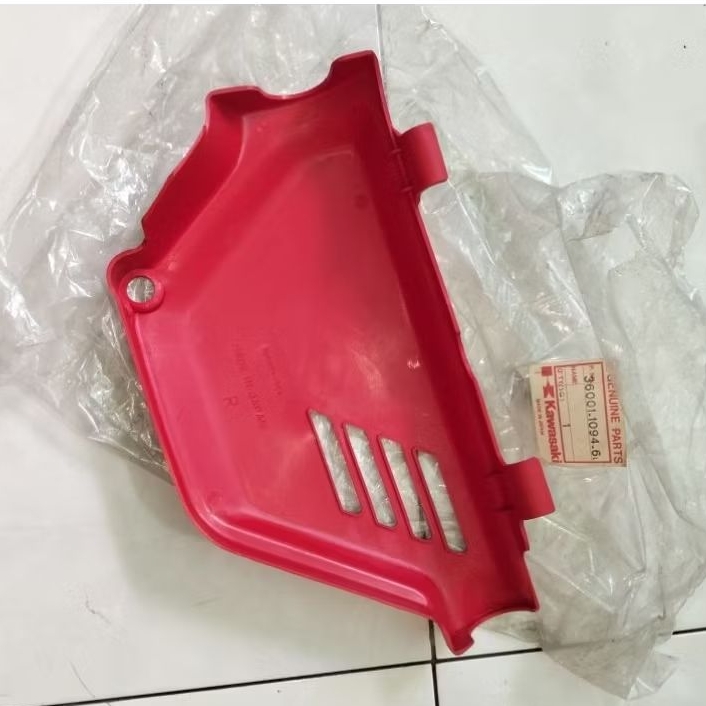 Tutup aki cover kanan baru ORI Japan motor KE 125 CC