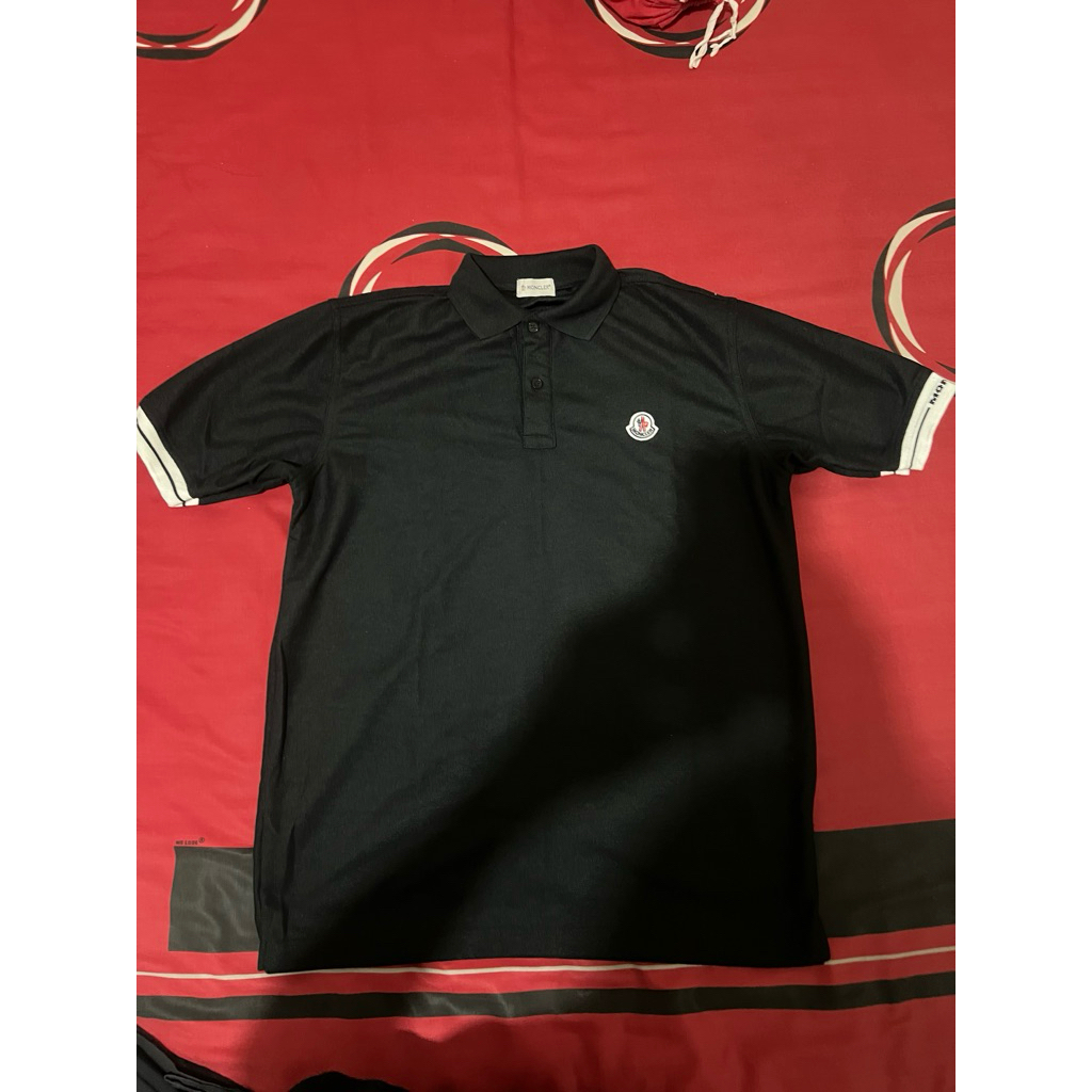 Polo Moncler hitam mulus