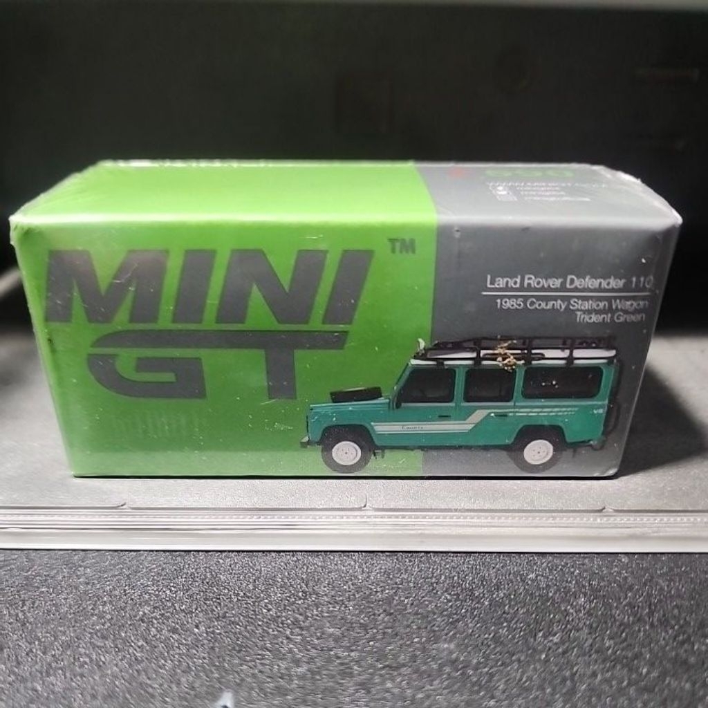 Mini GT Land Rover Defender 110 trident green