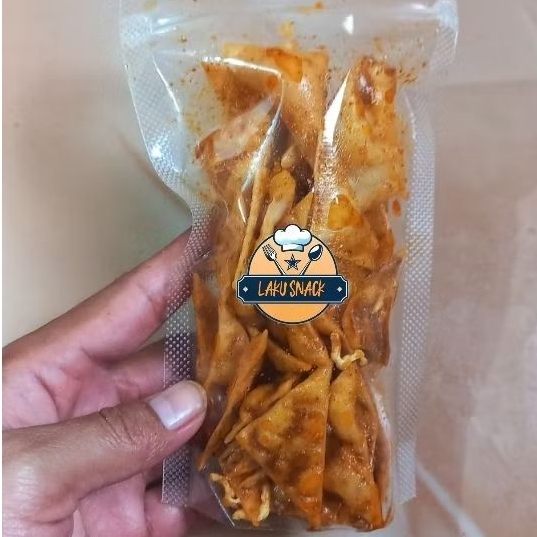 Cemilan pedas kriuk pangsit goreng pedas daun jeruk