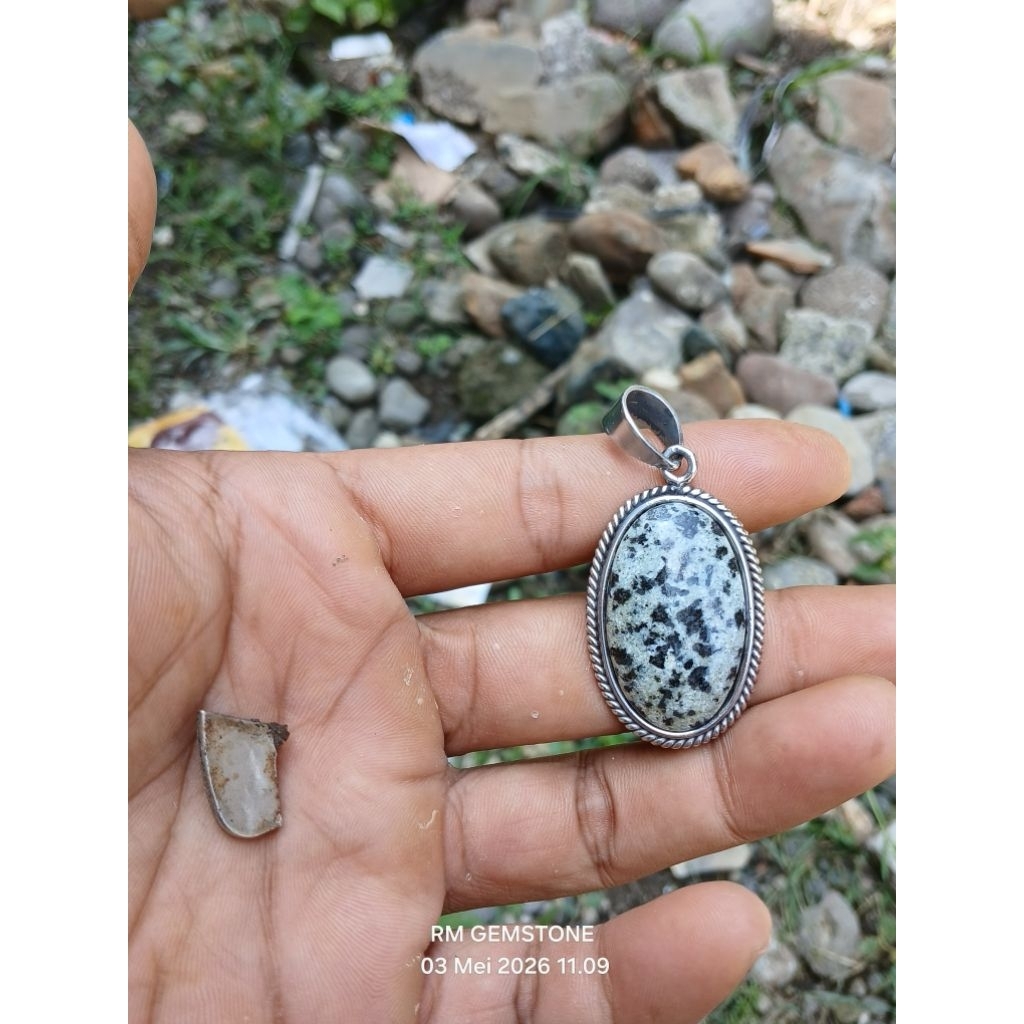 BATU AKIK LIONTIN BADAR BESI