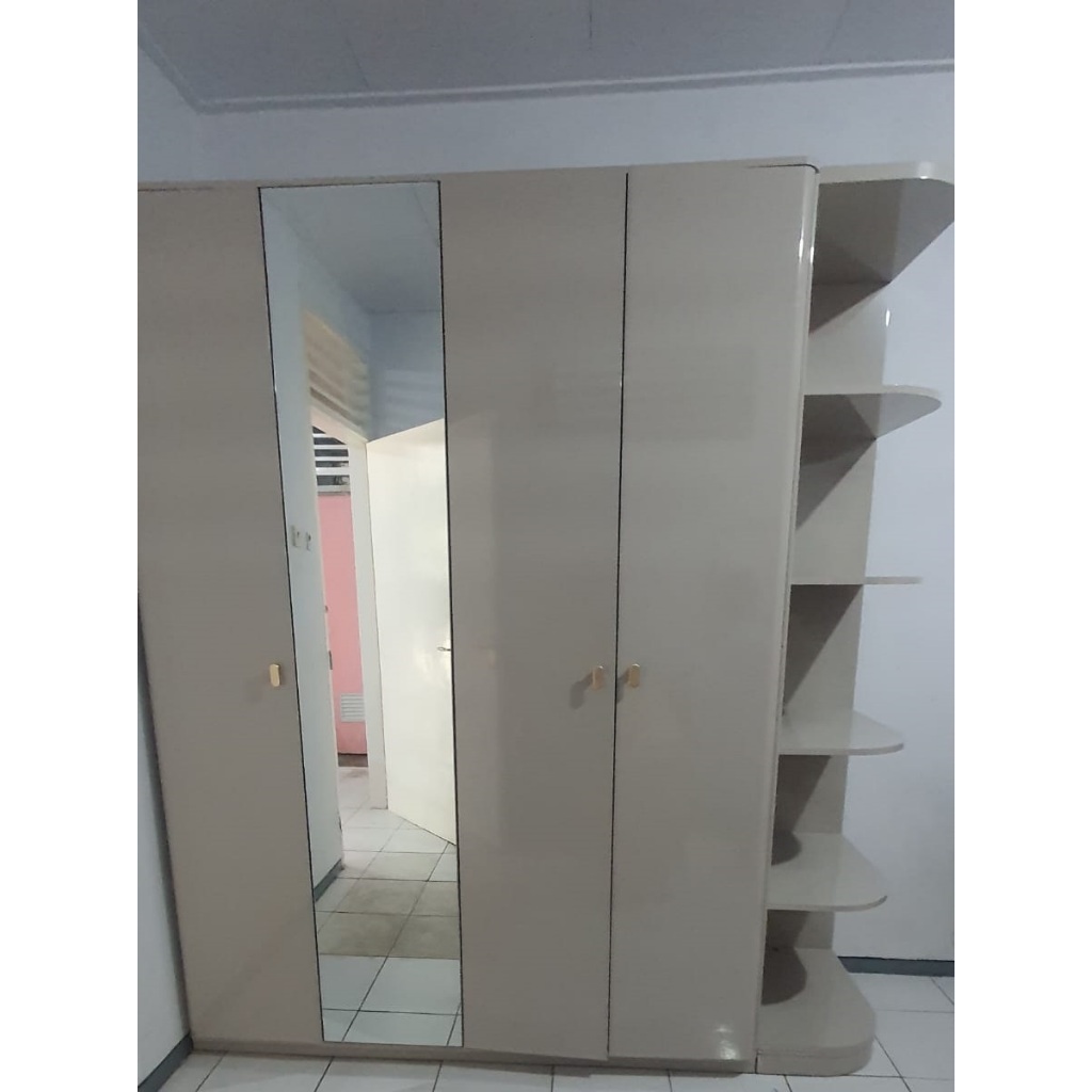 (Preloved) Informa Charlize Set 1 Tempat Tidur 1 Lemari Pakaian 1 Meja Rias 2 Nakas Plus Matras Spri
