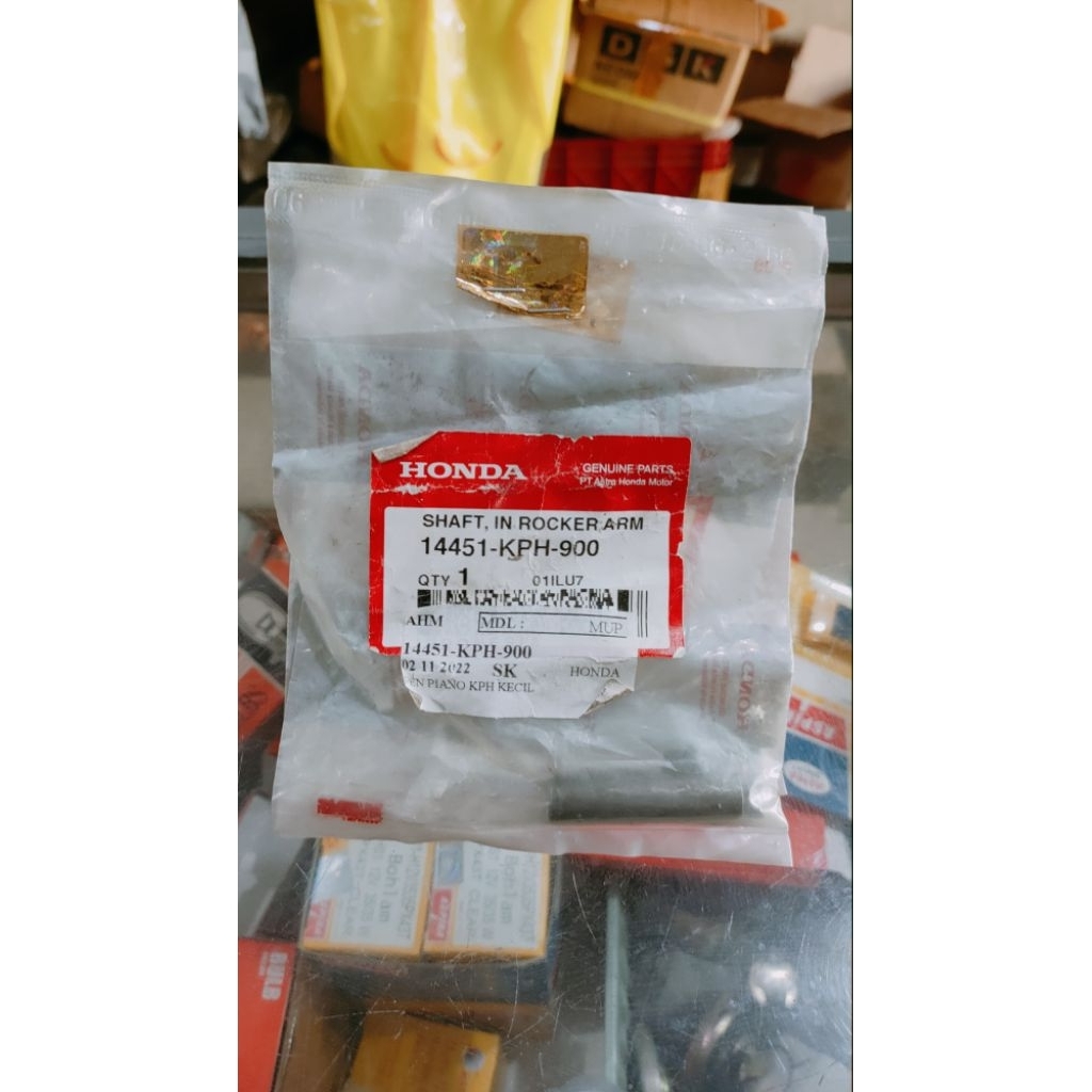Pen Rocker Arm  IN ( Kecil ) 14451-KPH-900 Honda Kharisma Original Honda AHM