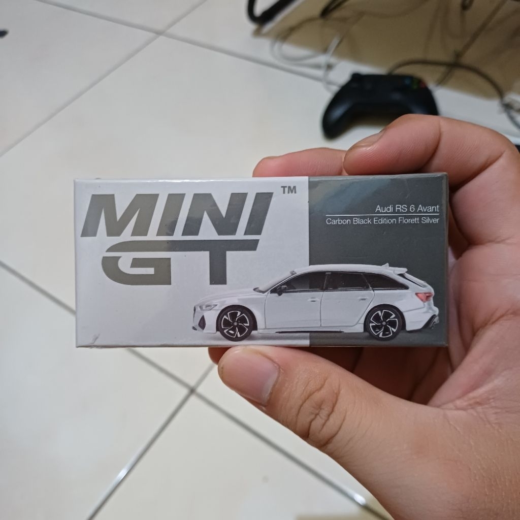 mini gt audi rs6 avant carbon black