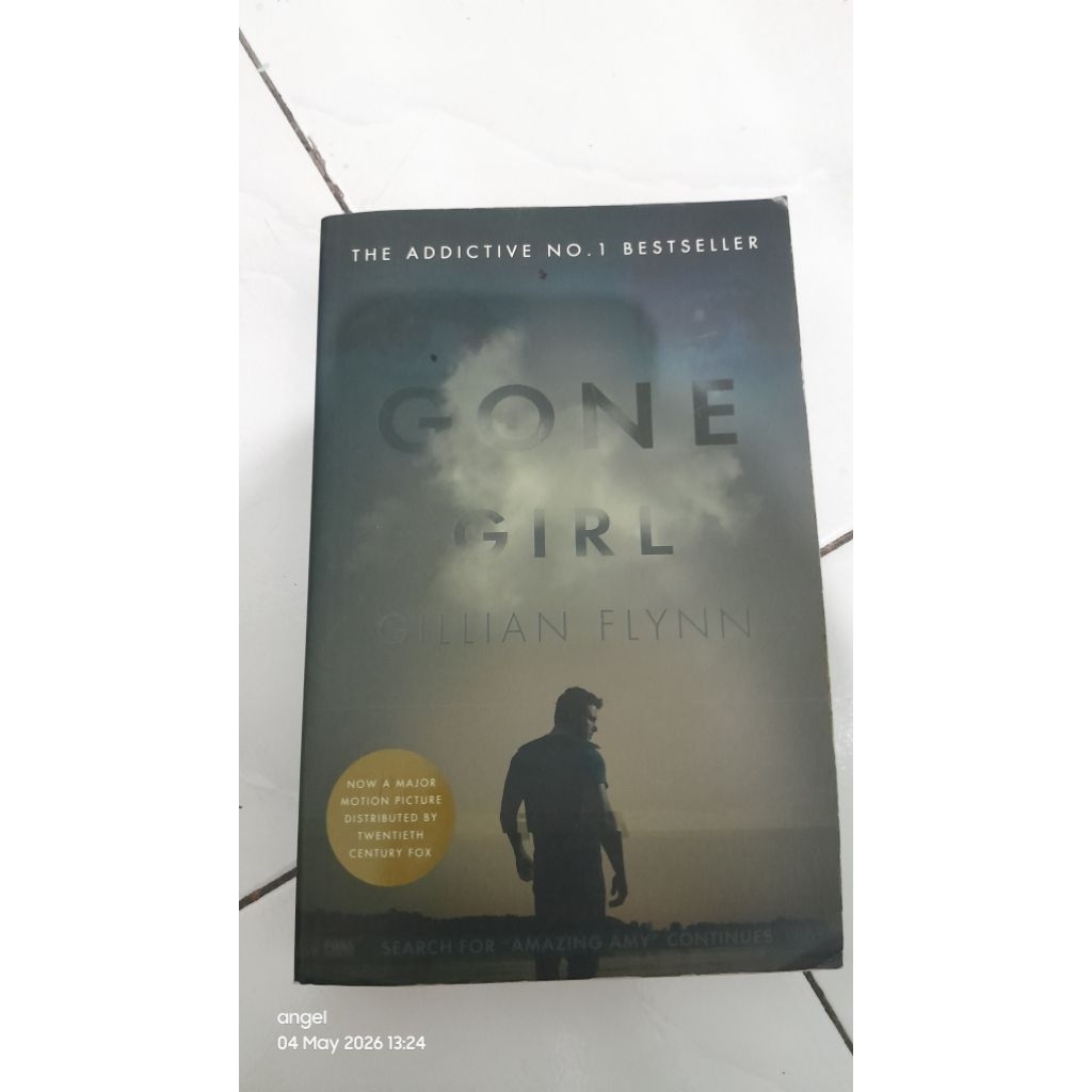 buku novel Gone Girl oleh Gillian Flynn