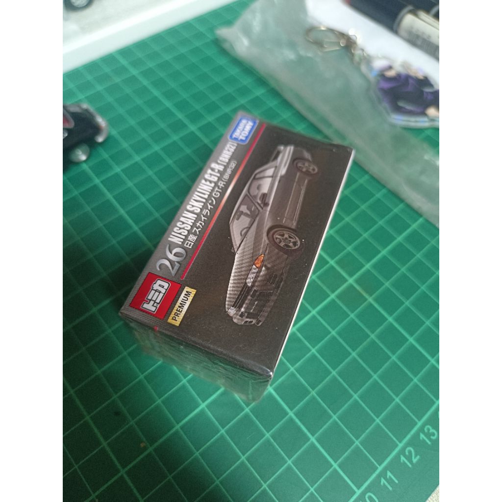 tomica premium nissan skyline GTR R32