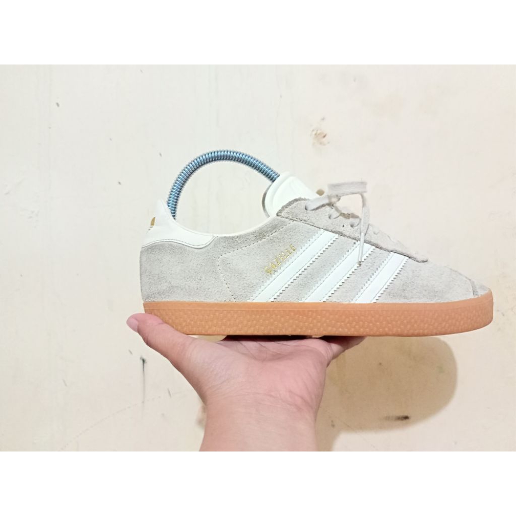 Adidas Gazelle Abu Abu strip Putih