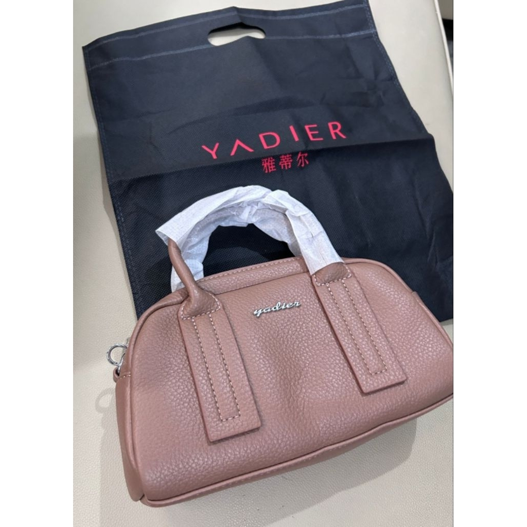 Tas tenteng Yadier