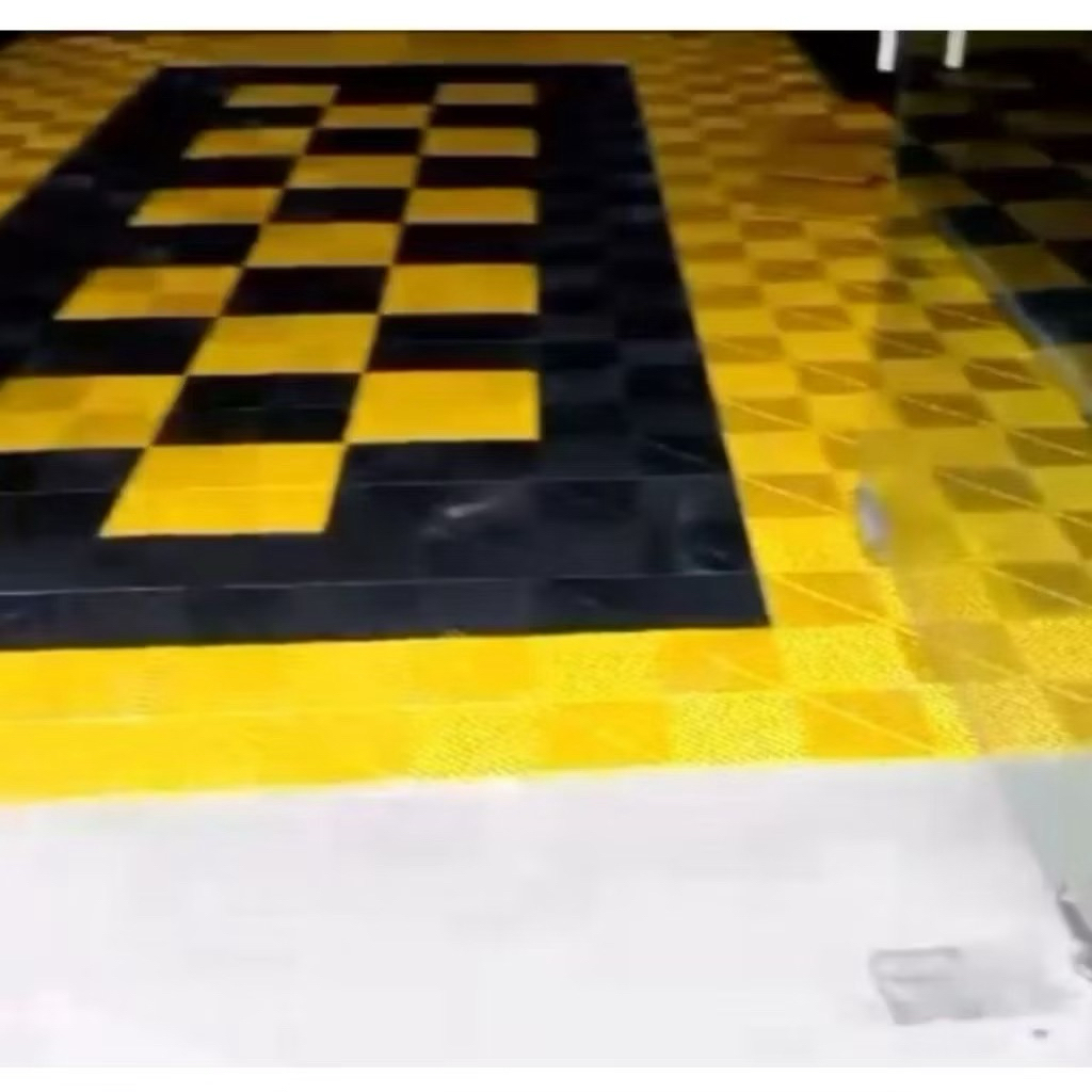 Modular floor lantai workshop detailing