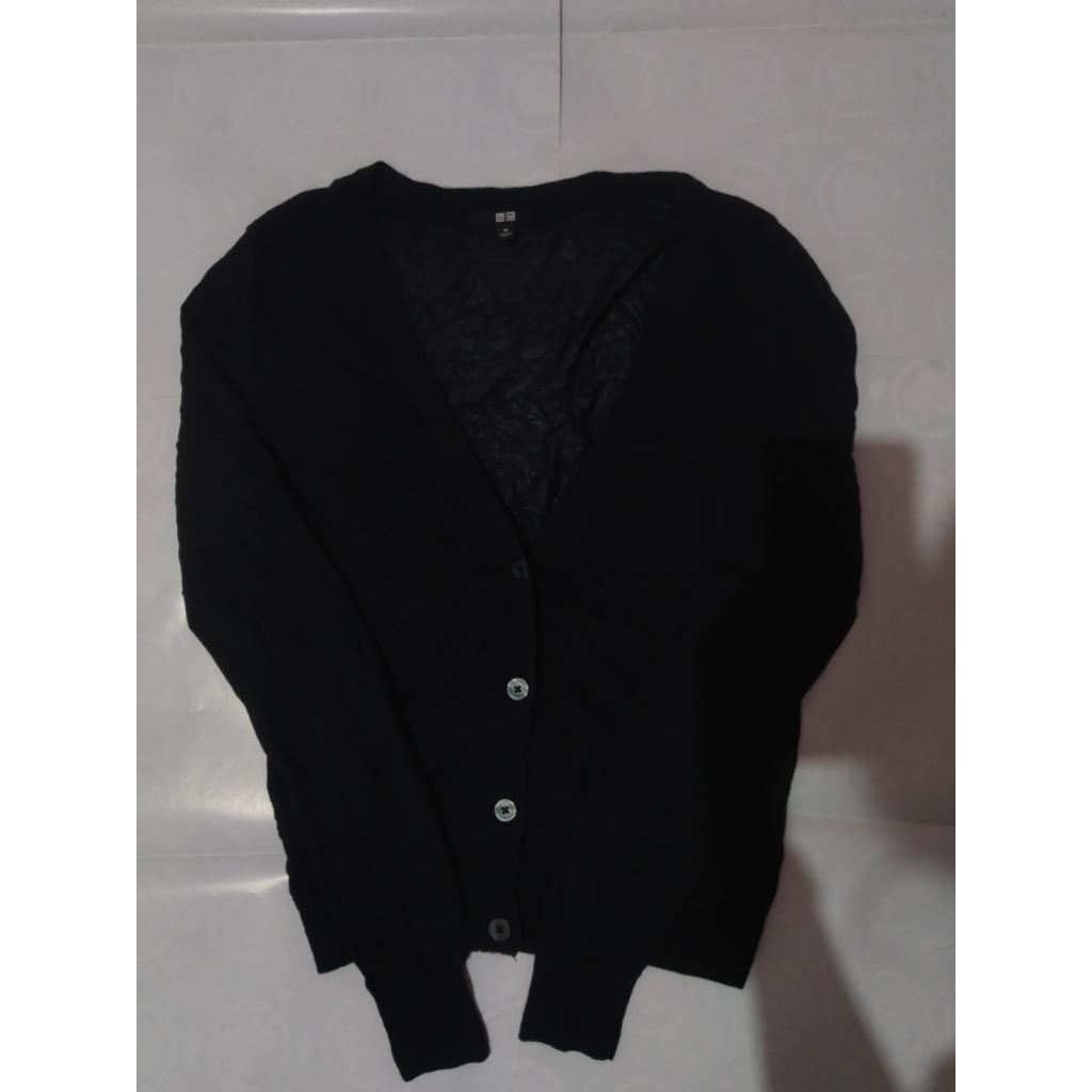 Cardigan Uniqlo Light Weight Black