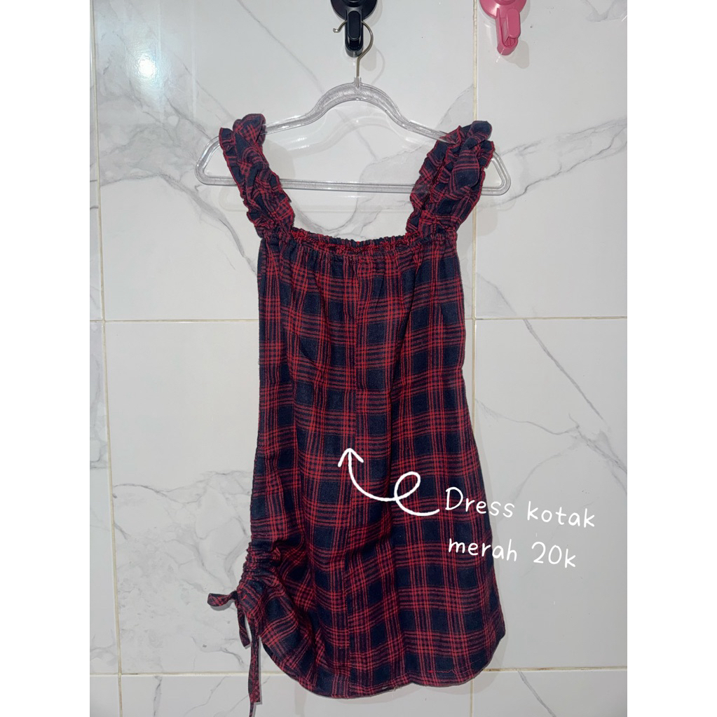 dress kotak merah