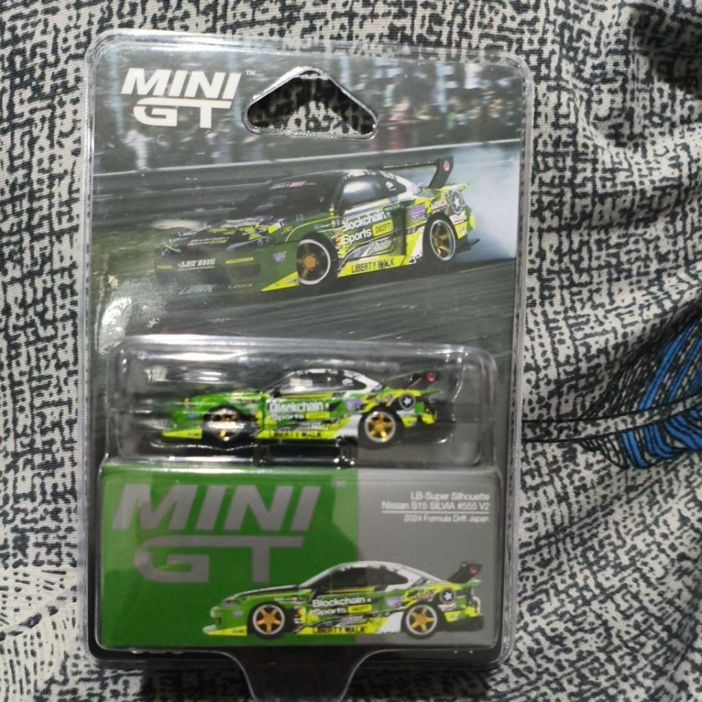 Mini GT Nissan Silvia S15 Block Chain