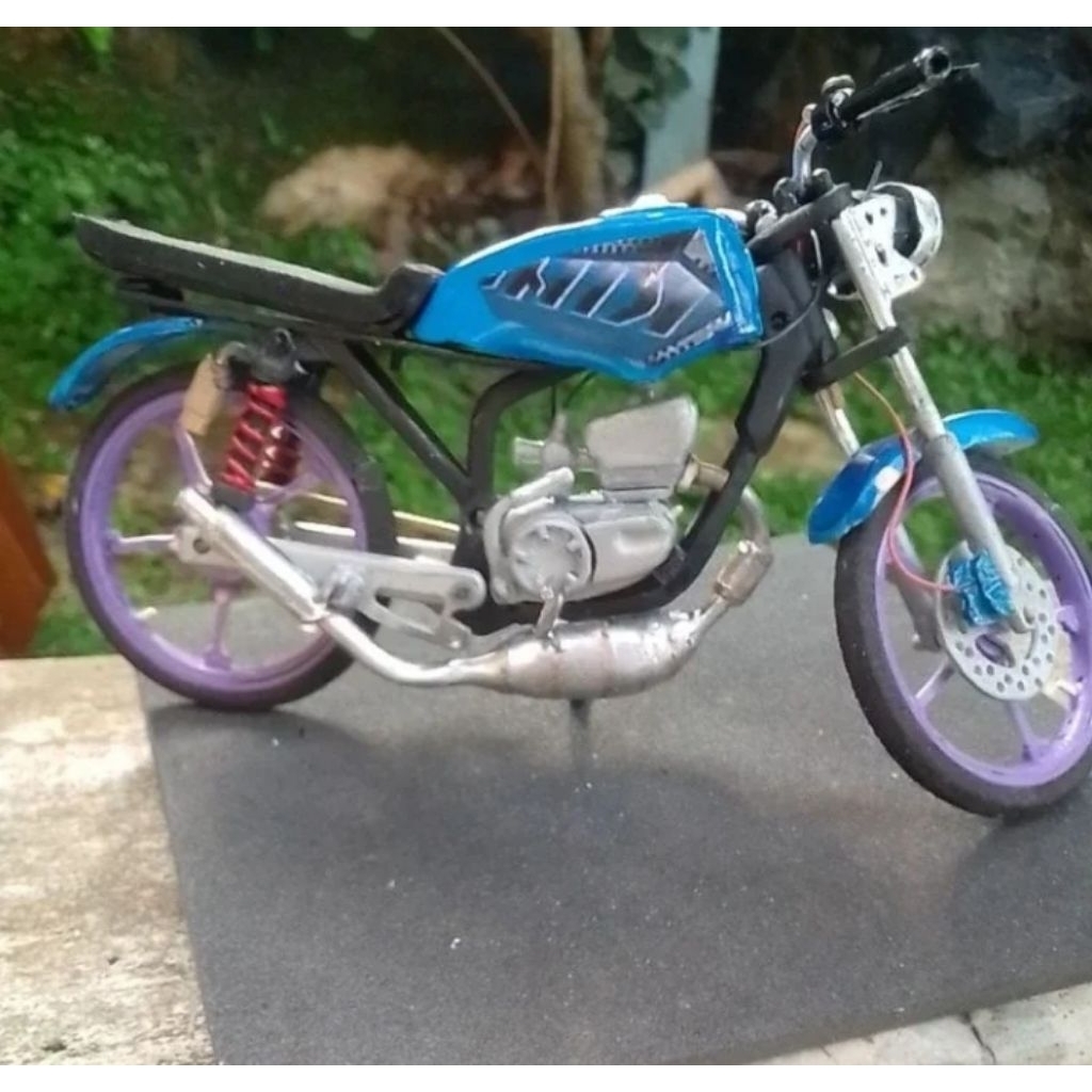 miniatur motor Yamaha RX king roda bisa berputar scala1;16
